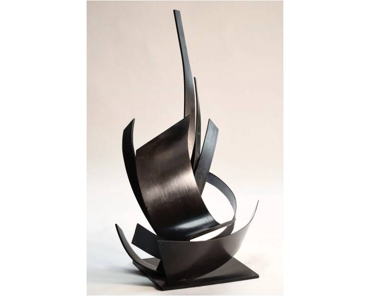 solea iron abstract sculpture by artist pablo lara
