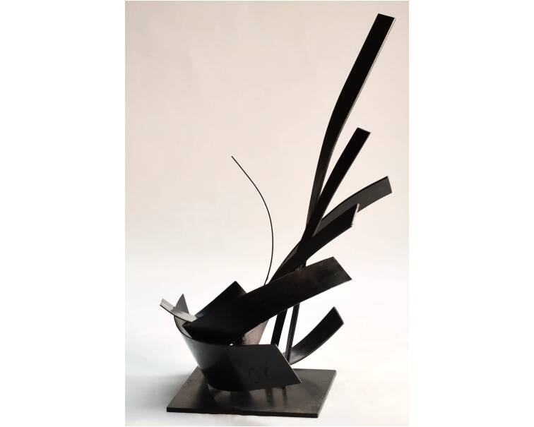 solea iron abstract sculpture by artist pablo lara