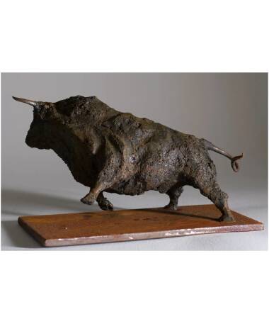 toro iron expressive Spanish sculpture by artist Pablo Lara