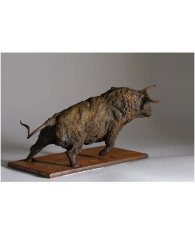 toro iron expressive Spanish sculpture by artist Pablo Lara