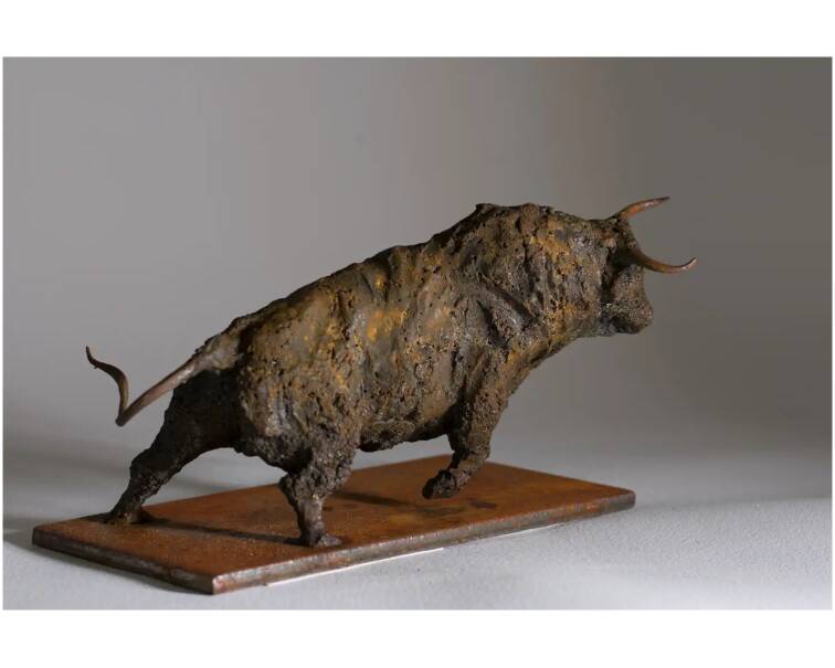 toro iron expressive Spanish sculpture by artist Pablo Lara