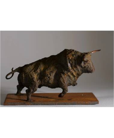 toro iron expressive Spanish sculpture by artist Pablo Lara