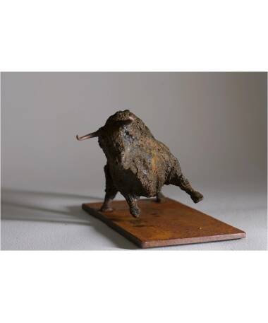 toro iron expressive Spanish sculpture by artist Pablo Lara