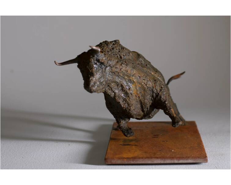 toro iron expressive Spanish sculpture by artist Pablo Lara
