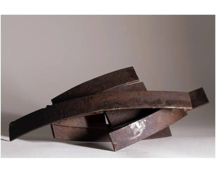 trilla iron abstract sculpture by artist pablo lara