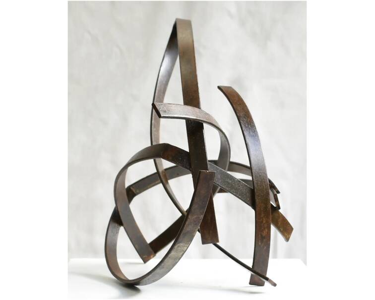 perla iron abstract sculpture by artist pablo lara