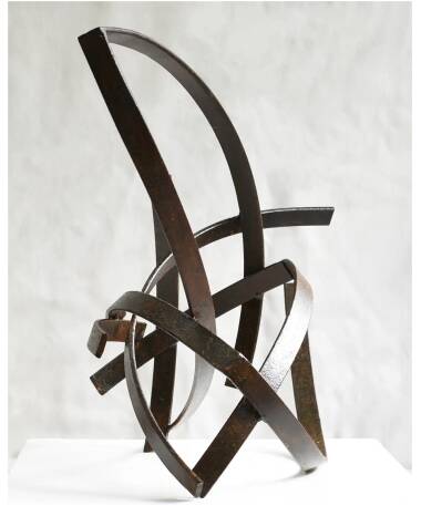 perla iron abstract sculpture by artist pablo lara