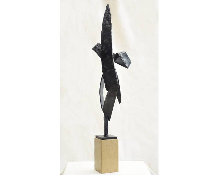 señalaito iron abstract sculpture by artist pablo lara