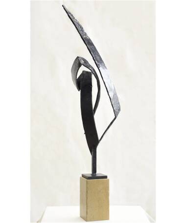 señalaito iron abstract sculpture by artist pablo lara