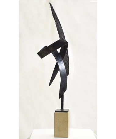 señalaito iron abstract sculpture by artist pablo lara