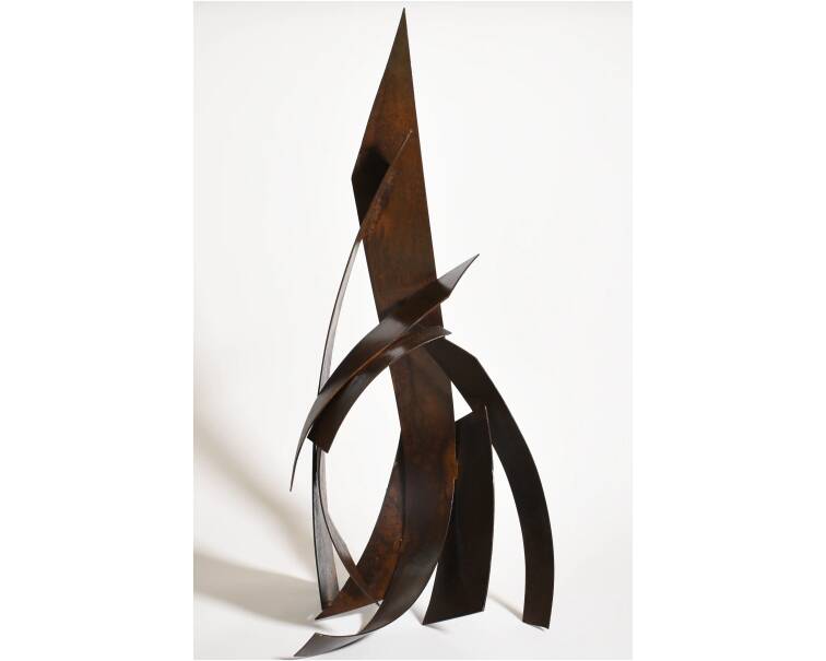 engarza iron abstract sculpture by artist pablo lara