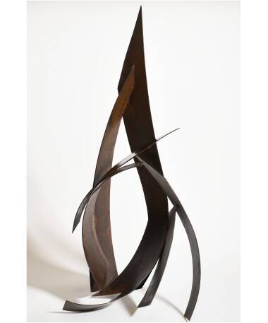 engarza iron abstract sculpture by artist pablo lara
