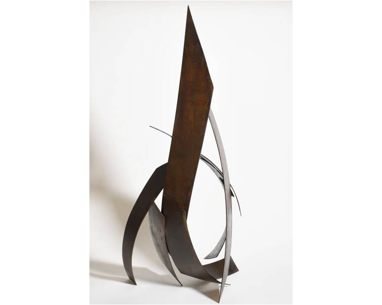 engarza iron abstract sculpture by artist pablo lara
