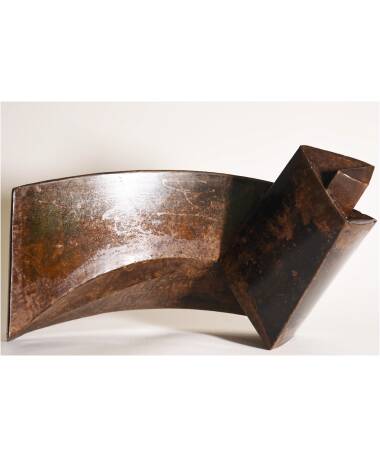 Infinito iron abstract sculpture by artist pablo lara