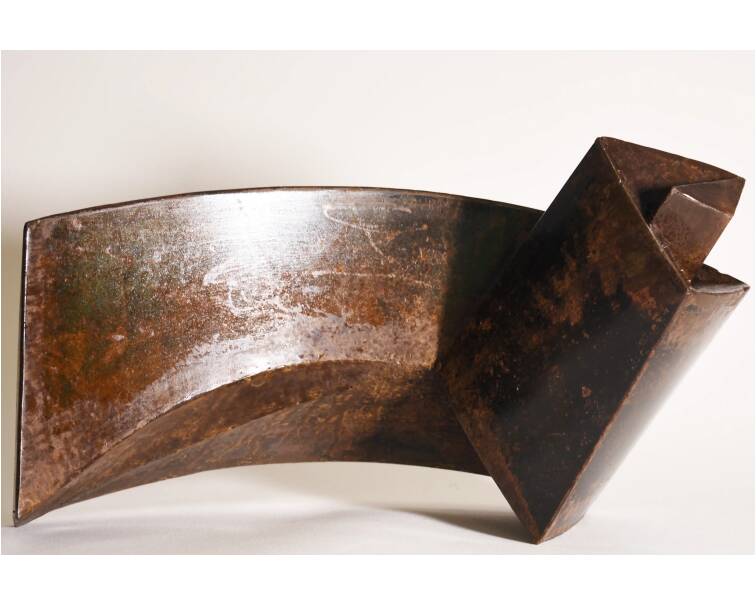 Infinito iron abstract sculpture by artist pablo lara