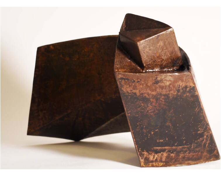 Infinito iron abstract sculpture by artist pablo lara