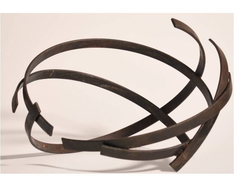 oculto iron abstract sculpture by artist pablo lara