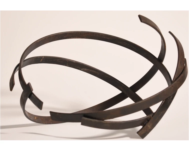 oculto iron abstract sculpture by artist pablo lara