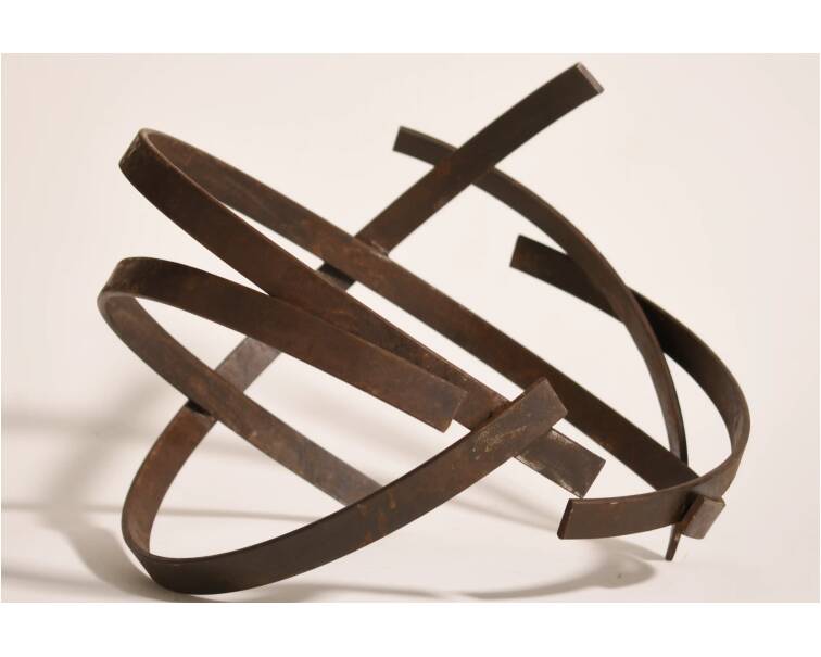 oculto iron abstract sculpture by artist pablo lara