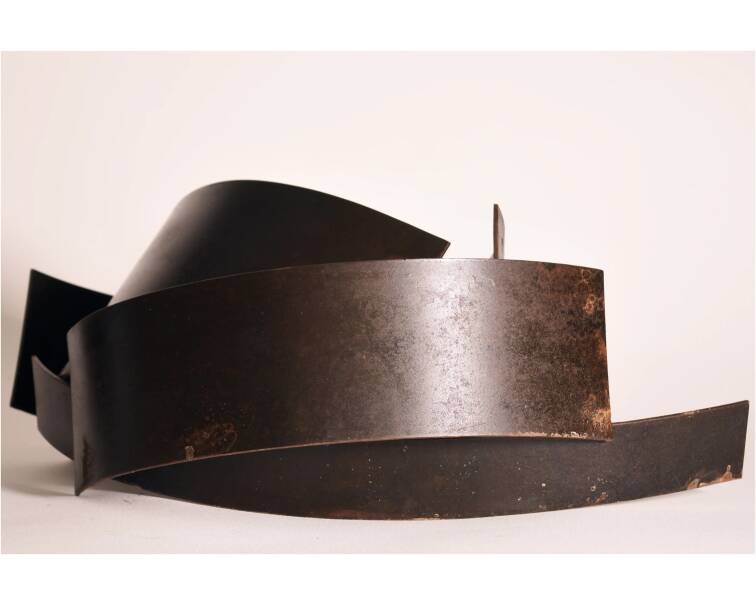 mana iron abstract sculpture by artist pablo lara