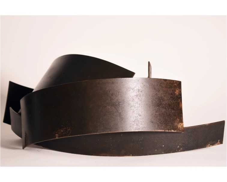 mana iron abstract sculpture by artist pablo lara