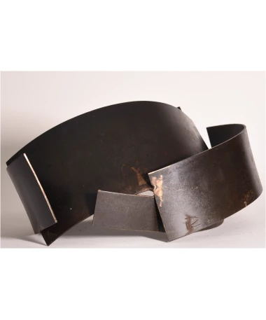 mana iron abstract sculpture by artist pablo lara