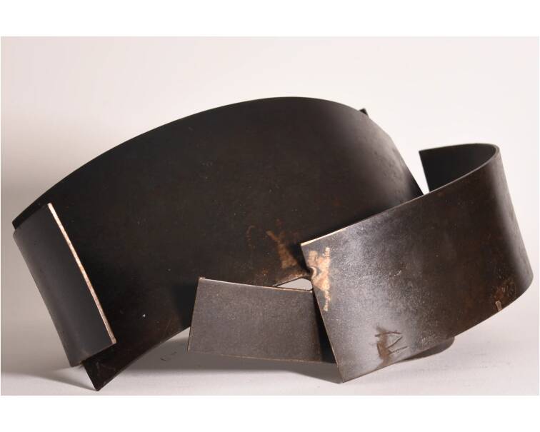 mana iron abstract sculpture by artist pablo lara
