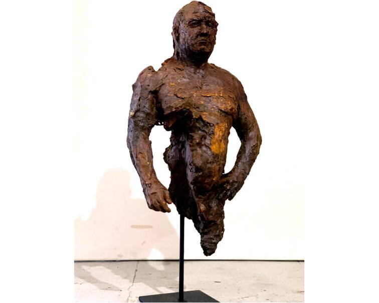 de la tierra expressive iron sculpture by artist pablo lara