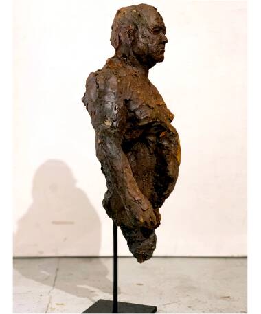 de la tierra expressive iron sculpture by artist pablo lara