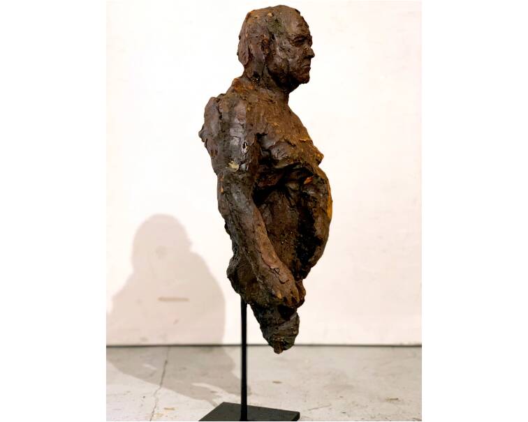 de la tierra expressive iron sculpture by artist pablo lara