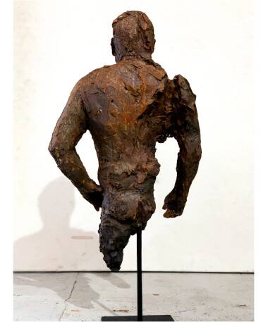 de la tierra expressive iron sculpture by artist pablo lara