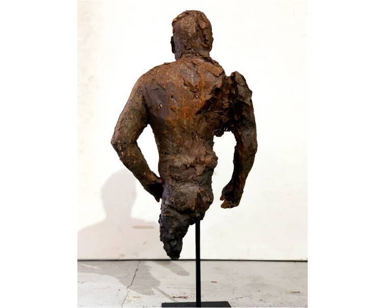de la tierra expressive iron sculpture by artist pablo lara