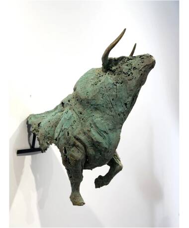 toro bronze sculpture by artist pablo lara