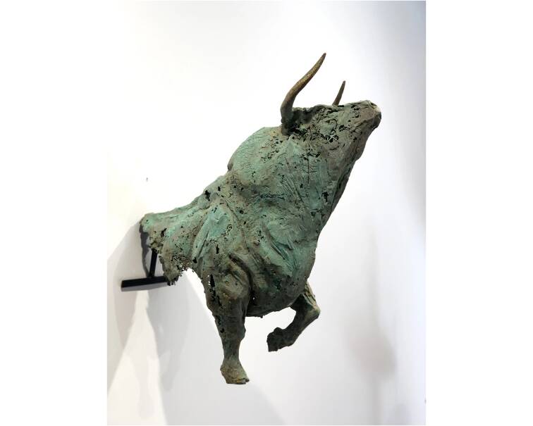 toro bronze sculpture by artist pablo lara
