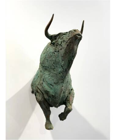 toro bronze sculpture by artist pablo lara