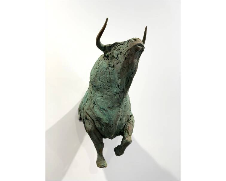 toro bronze sculpture by artist pablo lara