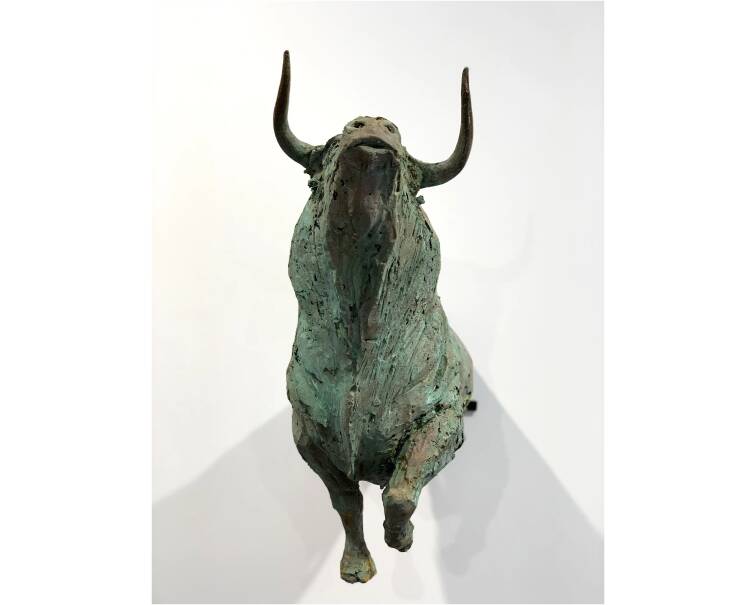 toro bronze sculpture by artist pablo lara