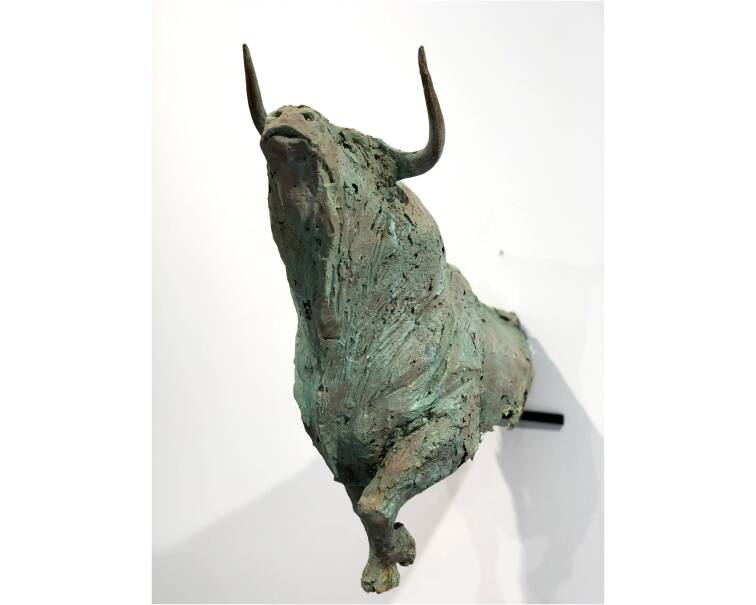 toro bronze sculpture by artist pablo lara