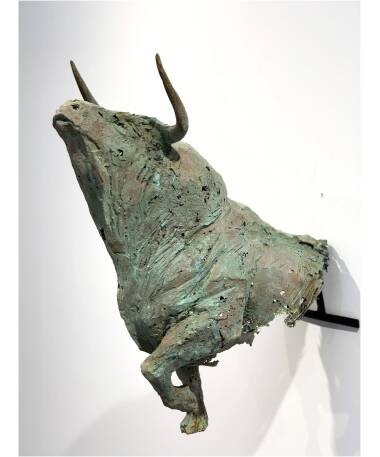 toro bronze sculpture by artist pablo lara