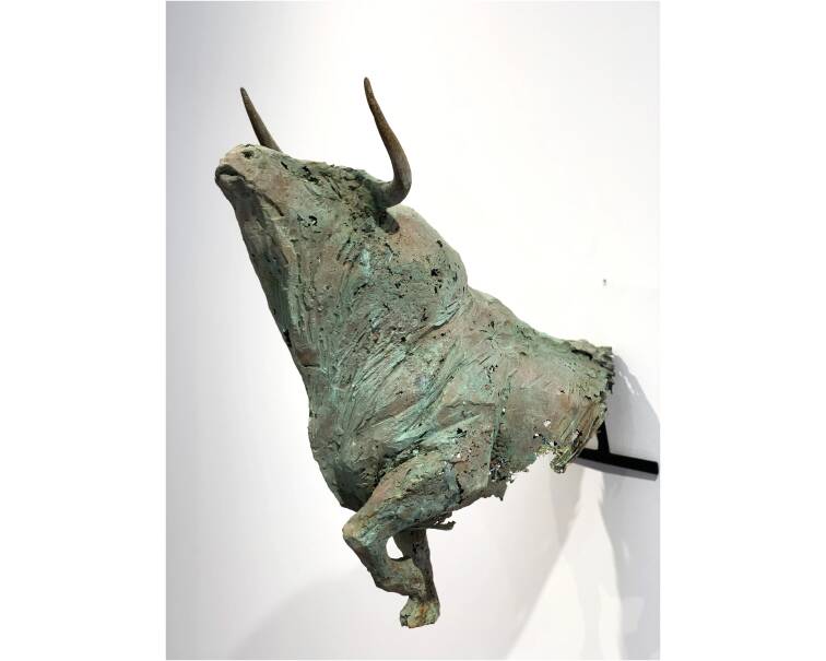 toro bronze sculpture by artist pablo lara